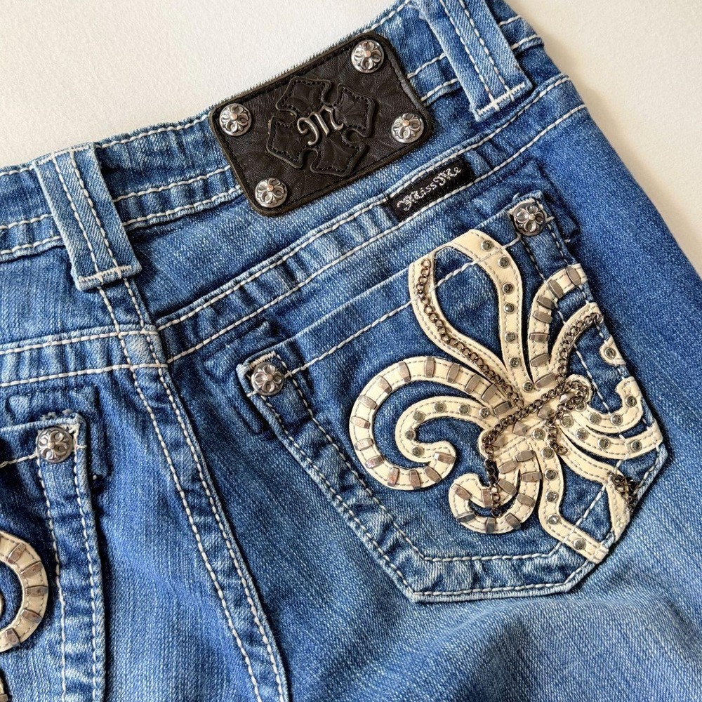 Miss Me Medium Wash Embellished Capri Jeans Low Rise Bootcut 27 JP6048PS